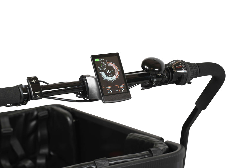 Displayet på styret af Lille Klaus ladcykel fra EventyrCykler