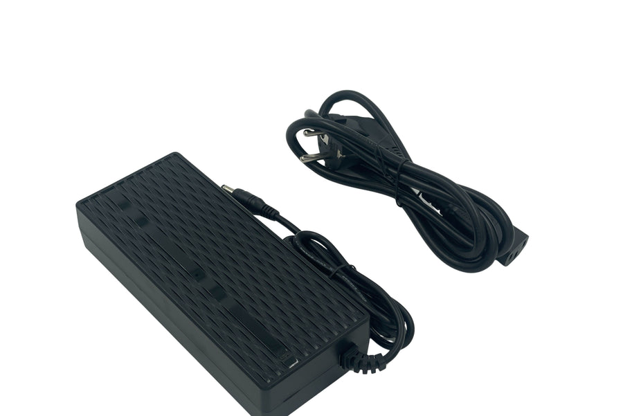 Sort oplader til 48V batteripakke til el-ladcykel